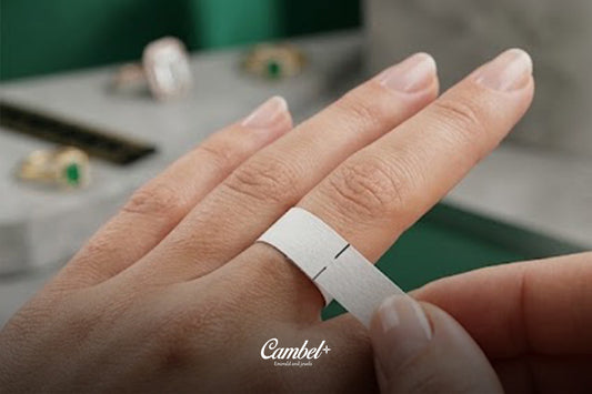 Mano con cinta de medición