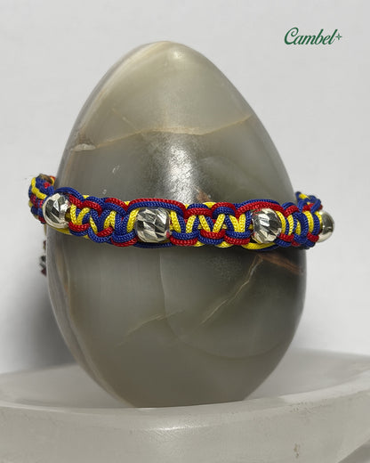 pulsera tejida en macramé y balines en plata ley 925