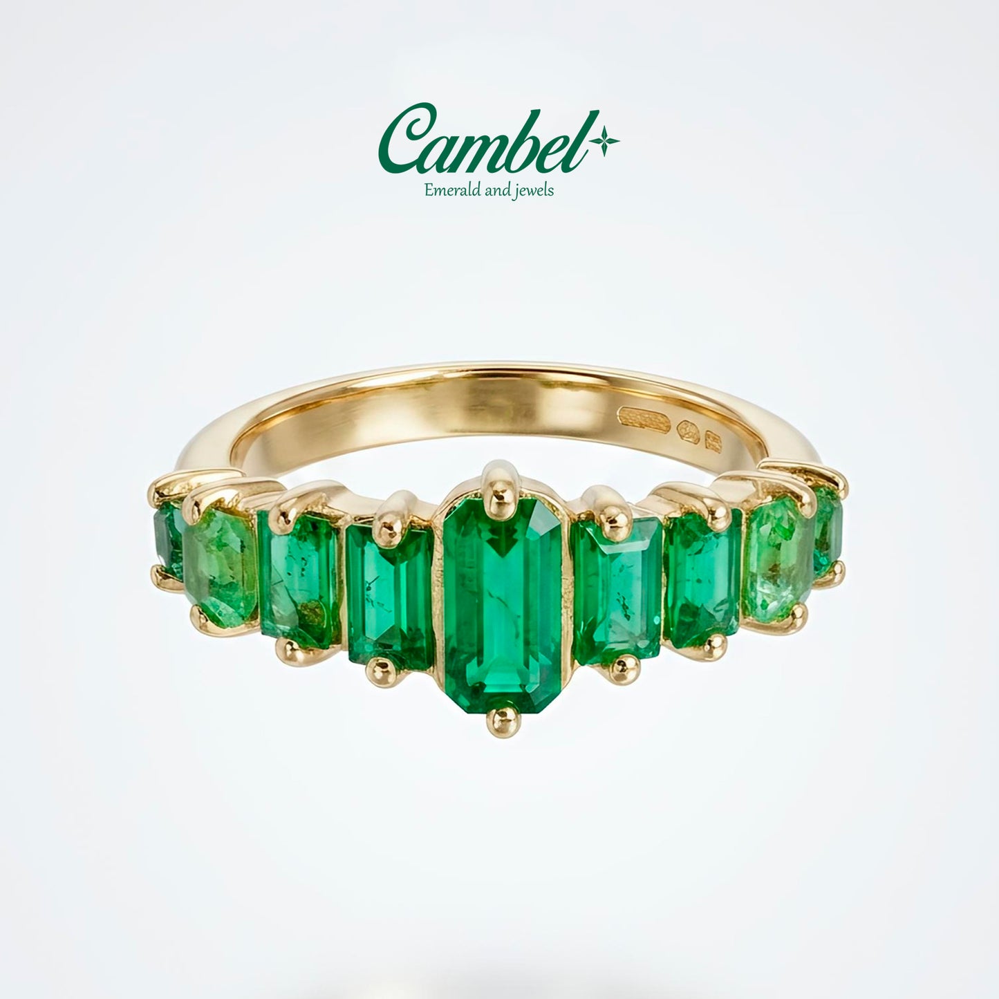 Anillo Churumbela en degradé de oro de 18k con esmeraldas naturales, modelado en la mano por Cambel Jewels.