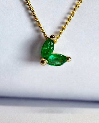 Dije y Cadena Mariposa - Oro 18k | Esmeraldas Colombianas Talla Marquise