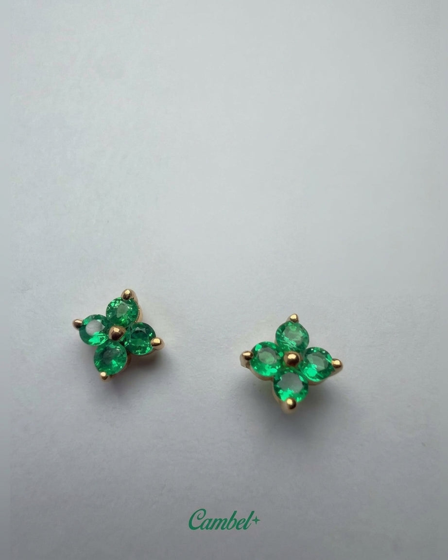 Aretes Flor en Oro 18k con Esmeraldas Colombianas