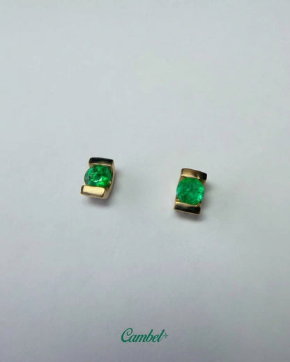 Par de aretes medio bisel Oro 18k y Esmeraldas 2