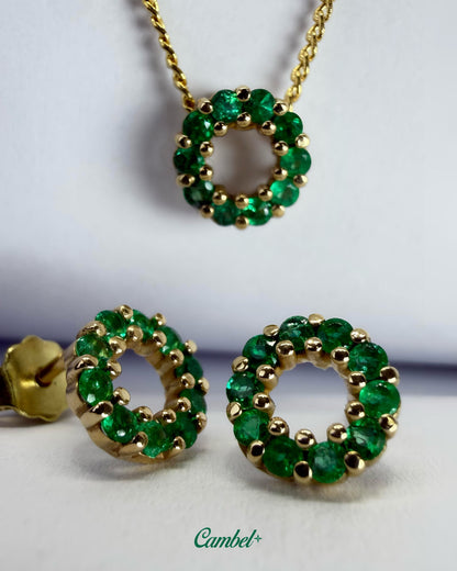 Foto de alta joyería: Set halo en oro amarillo de 18k con 30 esmeraldas colombianas naturales cambel