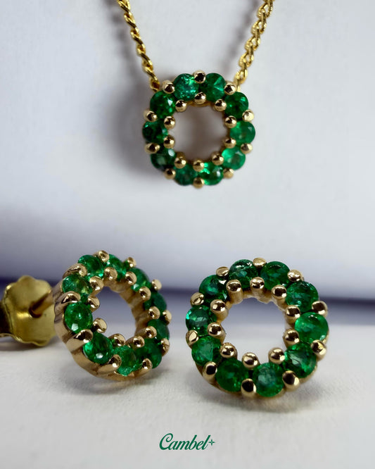 Foto de alta joyería: Set halo en oro amarillo de 18k con 30 esmeraldas colombianas naturales cambel