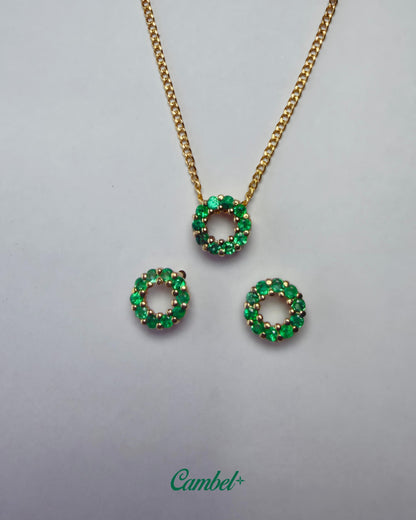 Foto de alta joyería: Set halo en oro amarillo de 18k con 30 esmeraldas colombianas naturales cambel