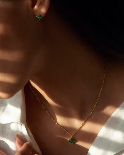 Aretes Flor en Oro 18k con Esmeraldas Colombianas