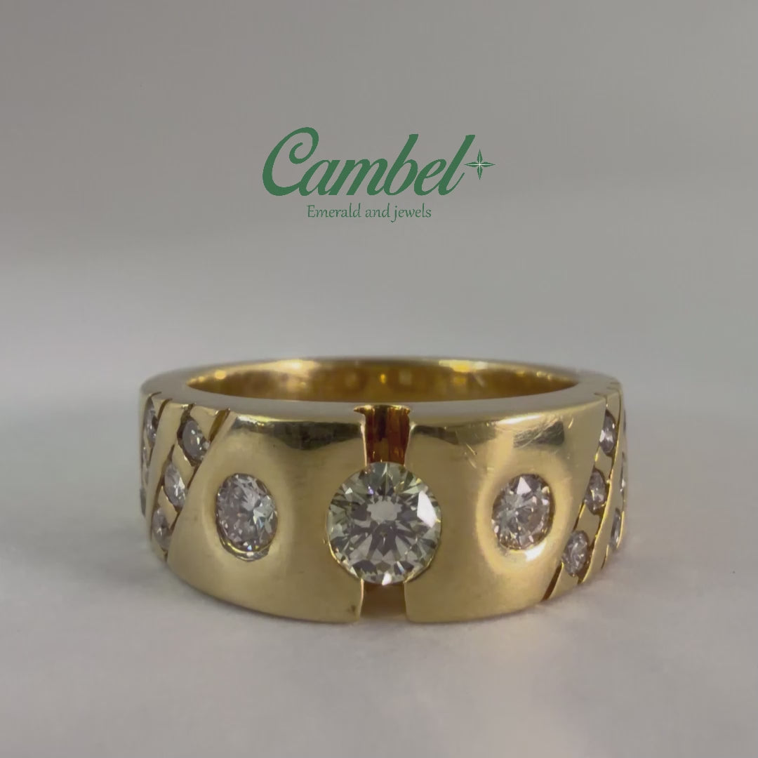 Video en detalle del diseño arquitectónico y brillo de los 15 diamantes del Anillo de Poder en oro 18k de Cambel.
