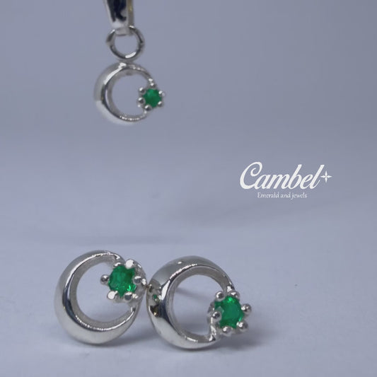 Video de Set Essentials de Cambel: Dije y aretes de media luna en plata esterlina 925 con tres esmeraldas colombianas naturales.