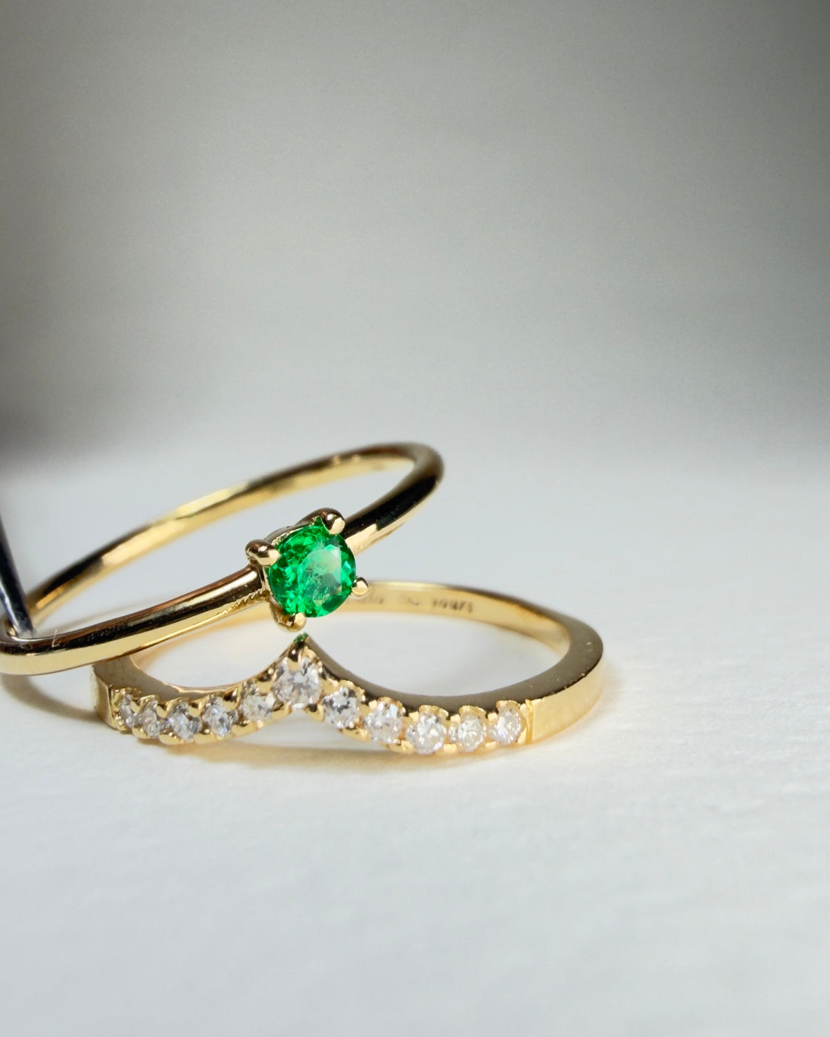 Anillo Solitario con Esmeralda | Oro 18k